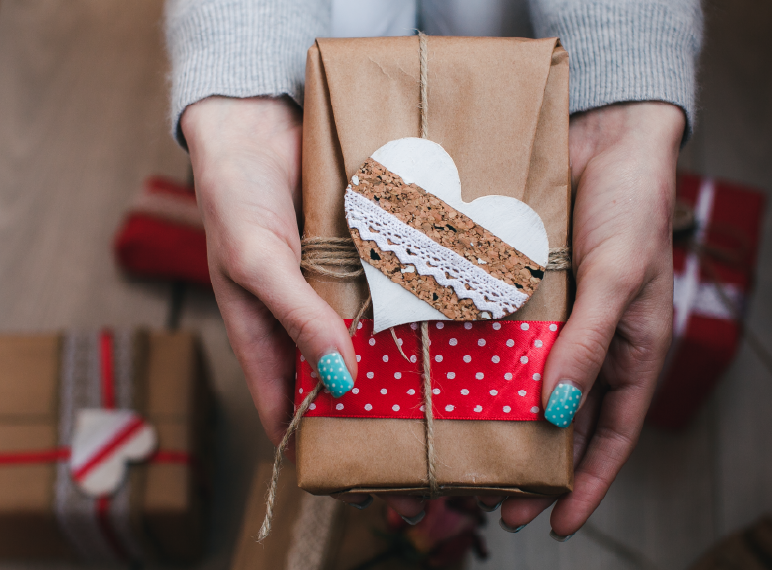 Paquete personalizado con decoracion de san valentin