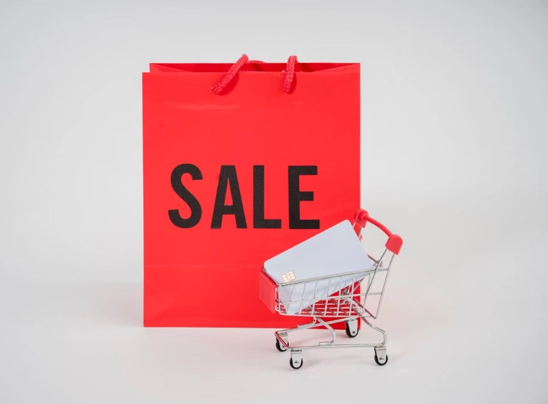 Imagen de una bolsa con oferta y carrito de compras en relación al buen fin